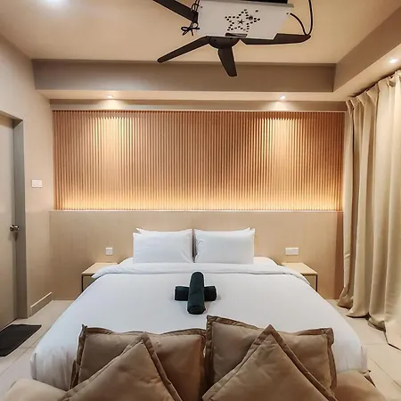 Luxury Couple Suites L Free Netflix L Massage Chair L Bathtub L Wifi 200Mbps L Town Area Bali Residence Malacca Room photo