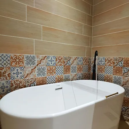 Luxury Couple Suites L Free Netflix L Massage Chair L Bathtub L Wifi 200Mbps L Town Area Bali Residence Malacca Room photo
