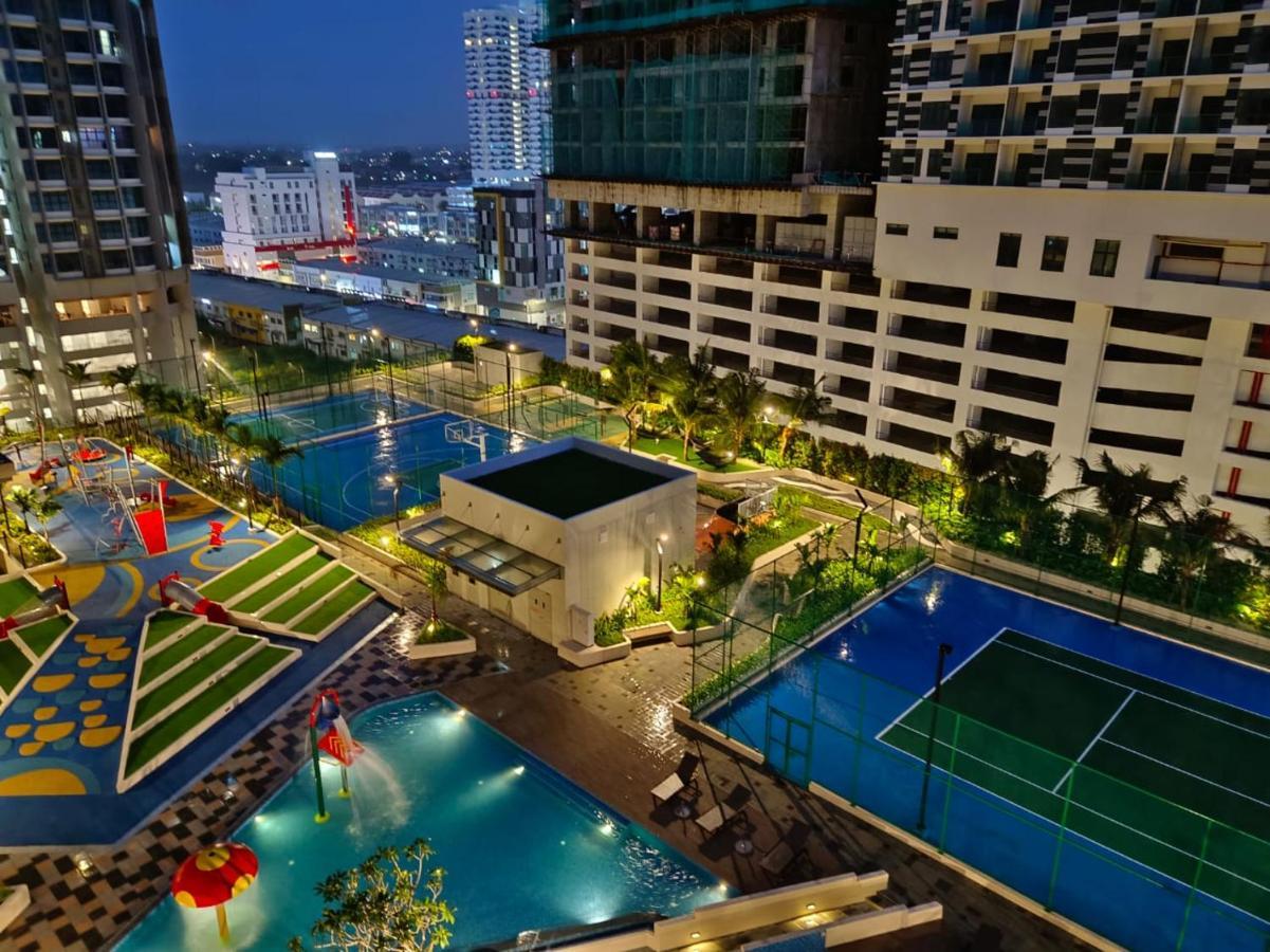 Luxury Couple L Free Netflix L Massage Chair L Bathtub L Wifi 200mbps L Town Area Bali Apartment *