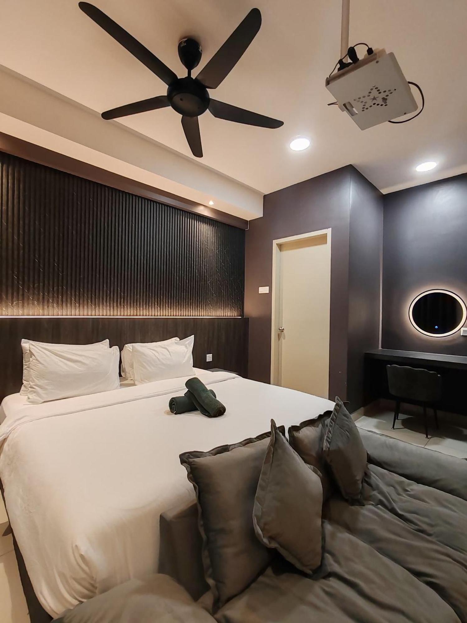 Apartment Luxury Couple L Free Netflix L Massage Chair L Bathtub L Wifi 200mbps L Town Area Bali *