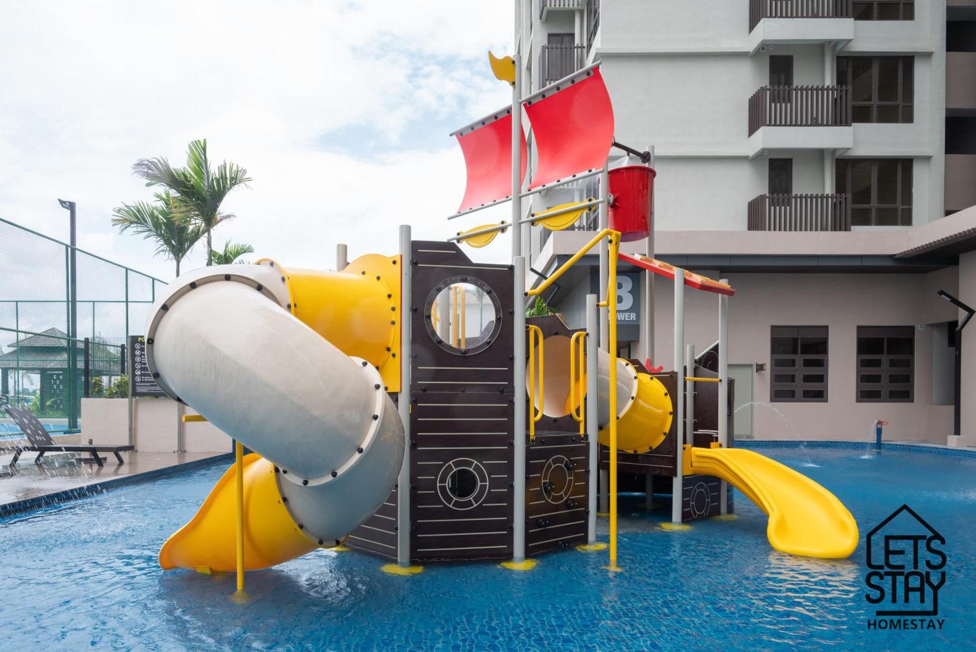 Luxury Couple L Free Netflix L Massage Chair L Bathtub L Wifi 200mbps L Town Area Bali Malacca