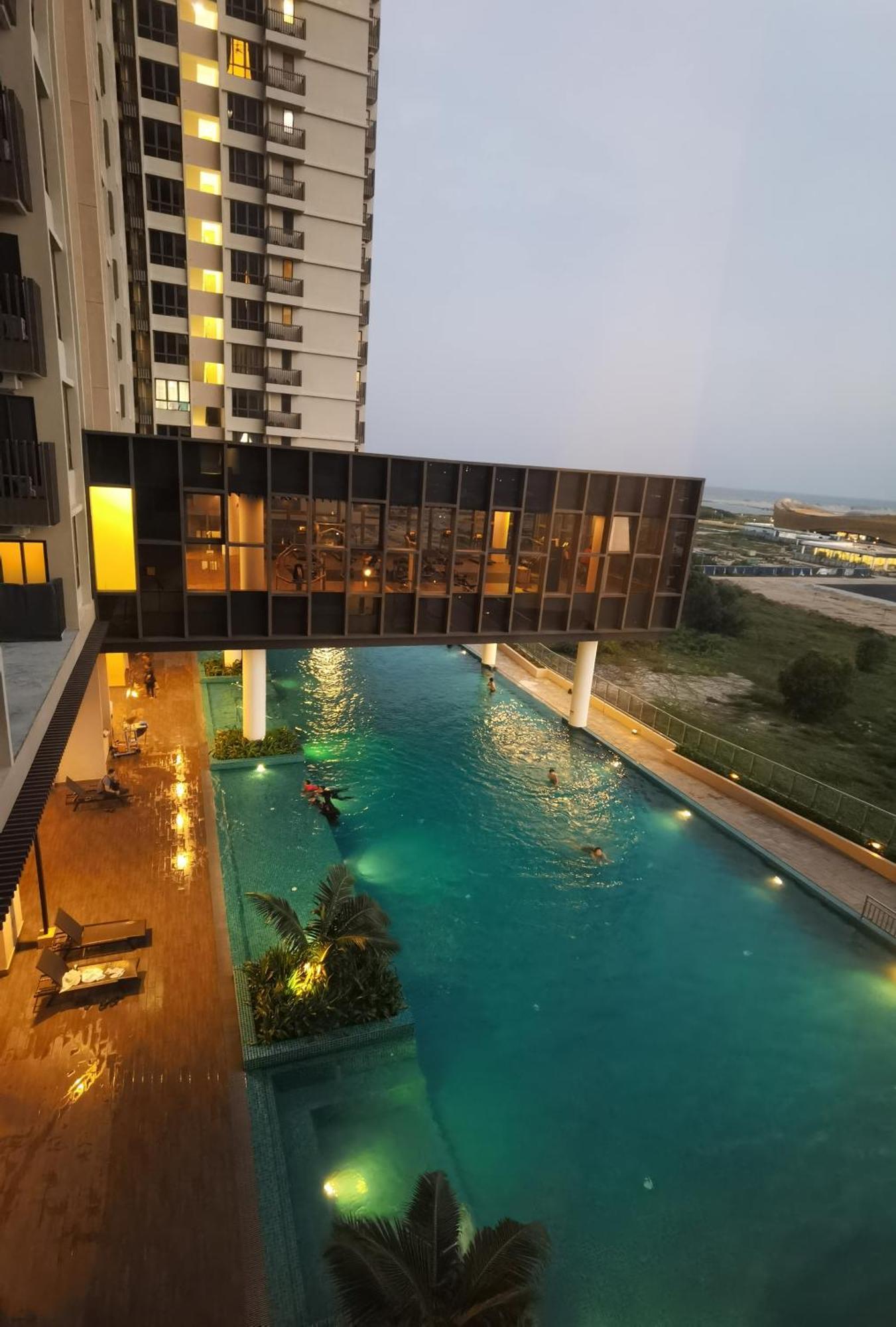 Luxury Couple L Free Netflix L Massage Chair L Bathtub L Wifi 200mbps L Town Area Bali Apartment